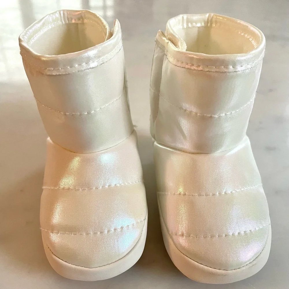 Old Navy Iridescent White Baby Puffer Boots 3-6 Months